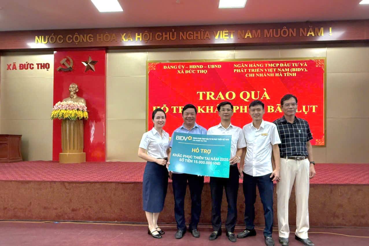 BIDV Hà Tĩnh hỗ trợ xã Đức Thọ khắc phục hậu quả bão lụt