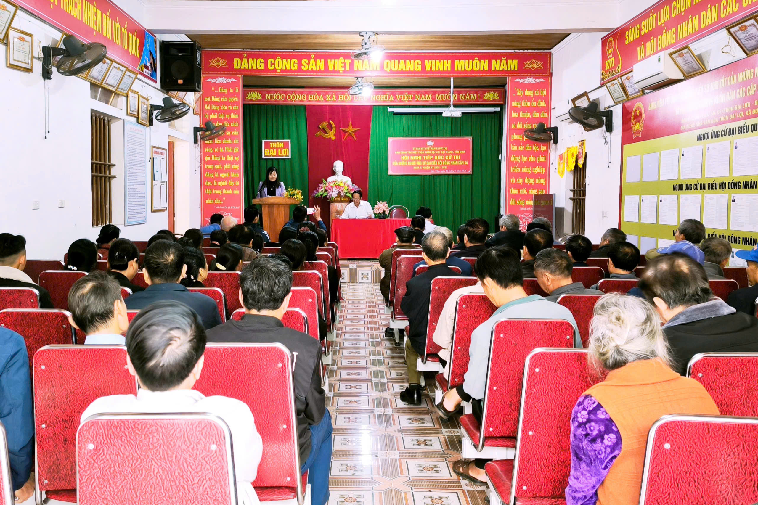 Tiếp xúc cử tri vận động bầu cử tại đơn vị bầu cử số 2.