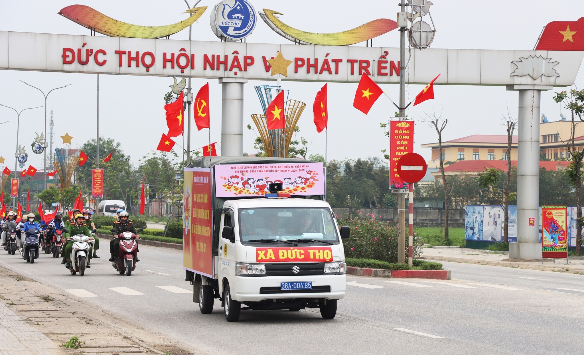 Xã Đức Thọ tuyên truyền lưu động, lan tỏa không khí ngày hội bầu cử.