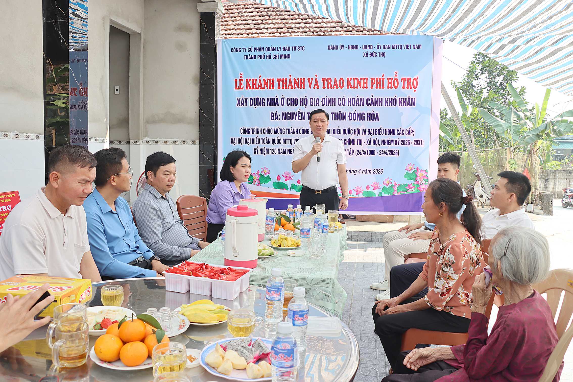 Bàn giao 2 nhà tình nghĩa cho hộ nghèo ở xã Đức Thọ