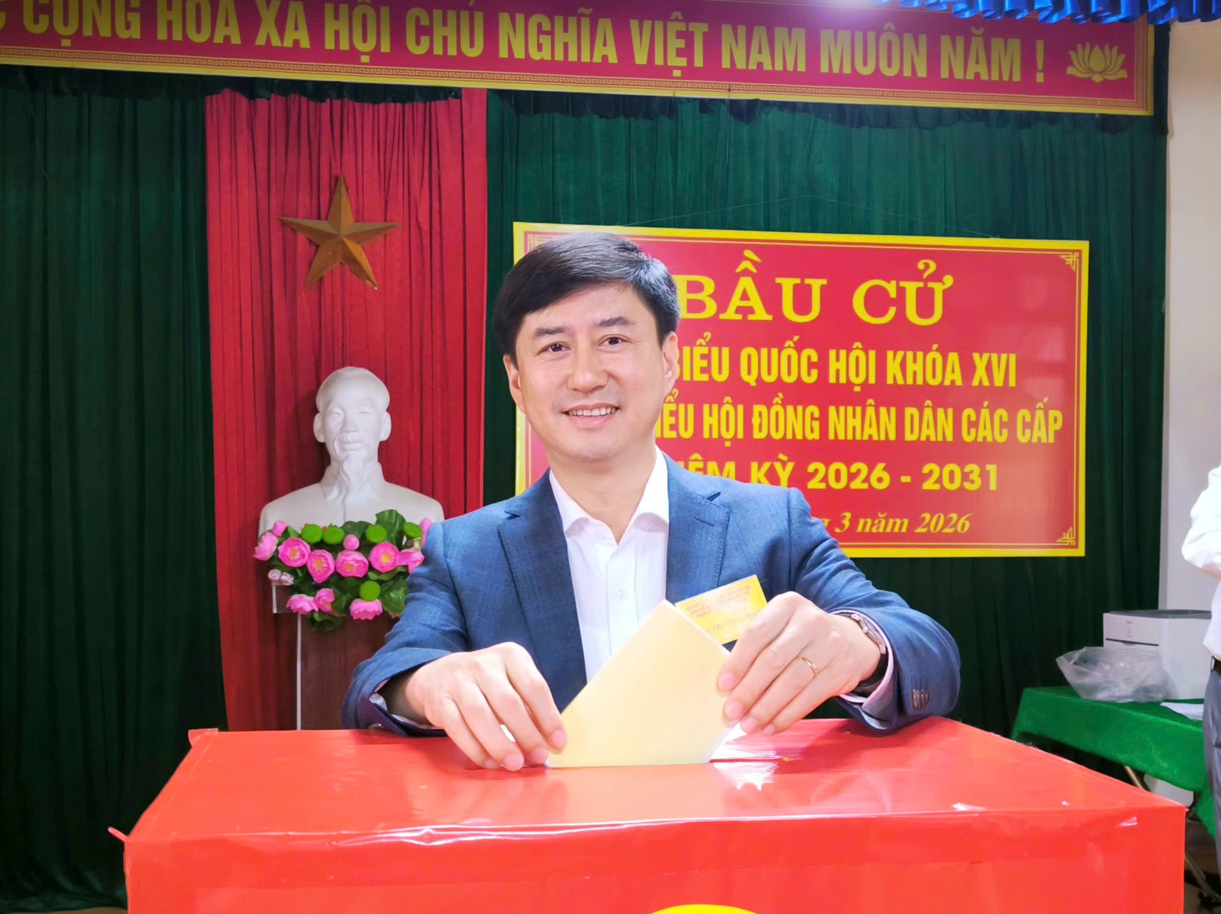 Uỷ ban bầu cử xã Đức Thọ công bố kết quả bầu cử 