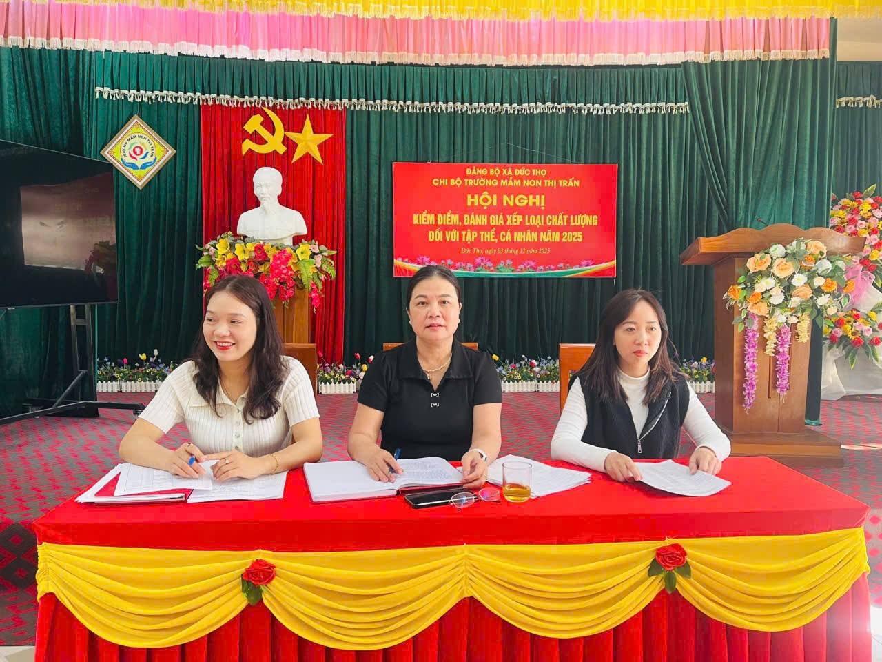 Các chi bộ xã Đức Thọ tổ chức kiểm điểm, đánh giá, xếp loại chất lượng tập thể và cá nhân năm 2025