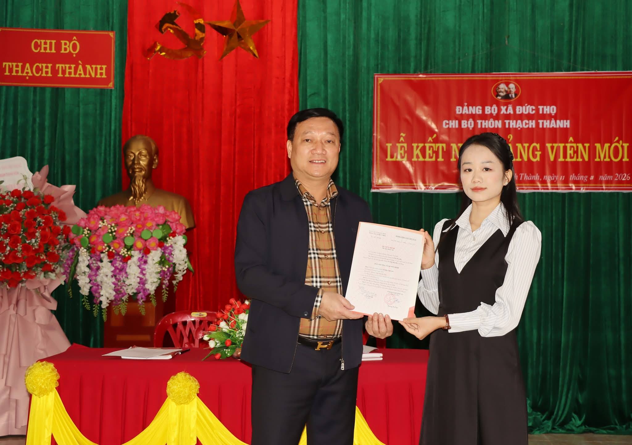 Chi bộ thôn Thạch Thành kết nạp đảng viên đầu tiên năm 2026