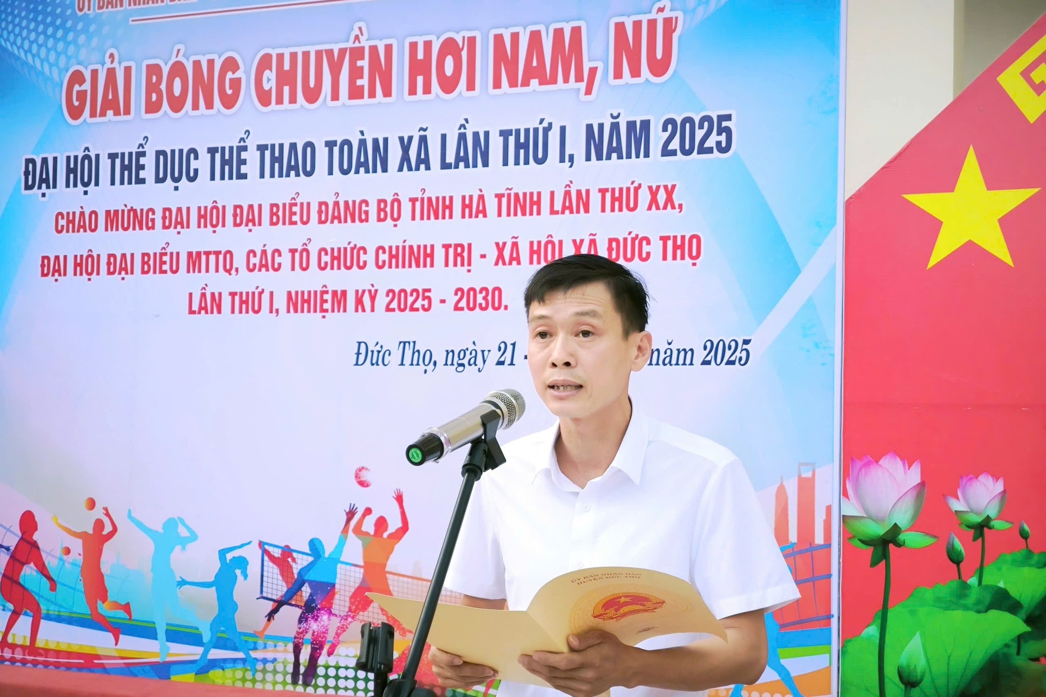 UBND xã phối hợp với Ủy ban MTTQvà các tổ chức chính trị - xã hội tổ chức khai mạc Giải bóng chuyền hơi nam, nữ chào mừng Đại hội đại biểu Đảng bộ tỉnh Hà Tĩnh lần thứ XX 