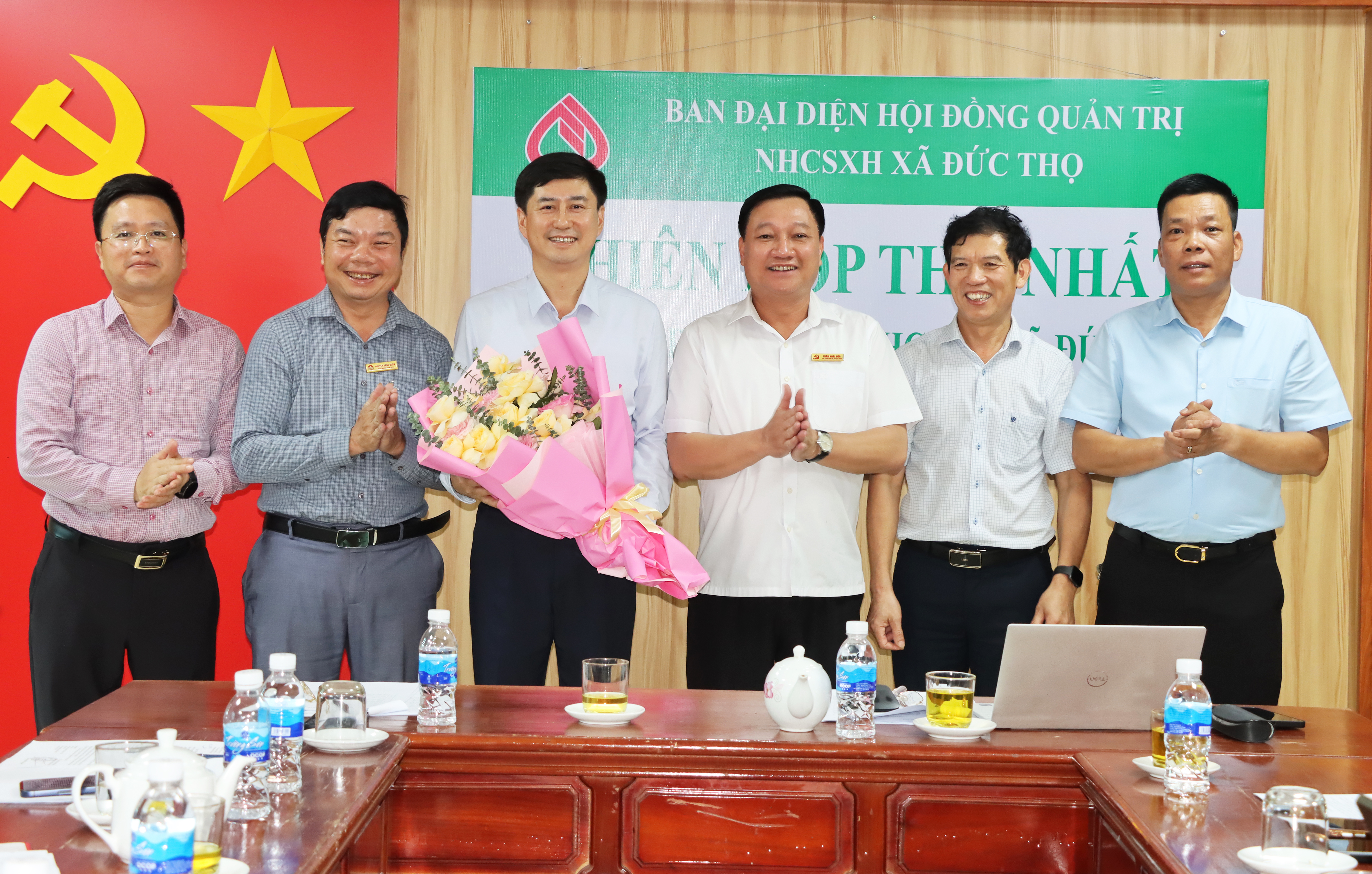 Ban đại diện Hội đồng quản trị Ngân hàng Chính sách xã hội xã Đức Thọ tổ chức phiên họp thứ nhất năm 2026.