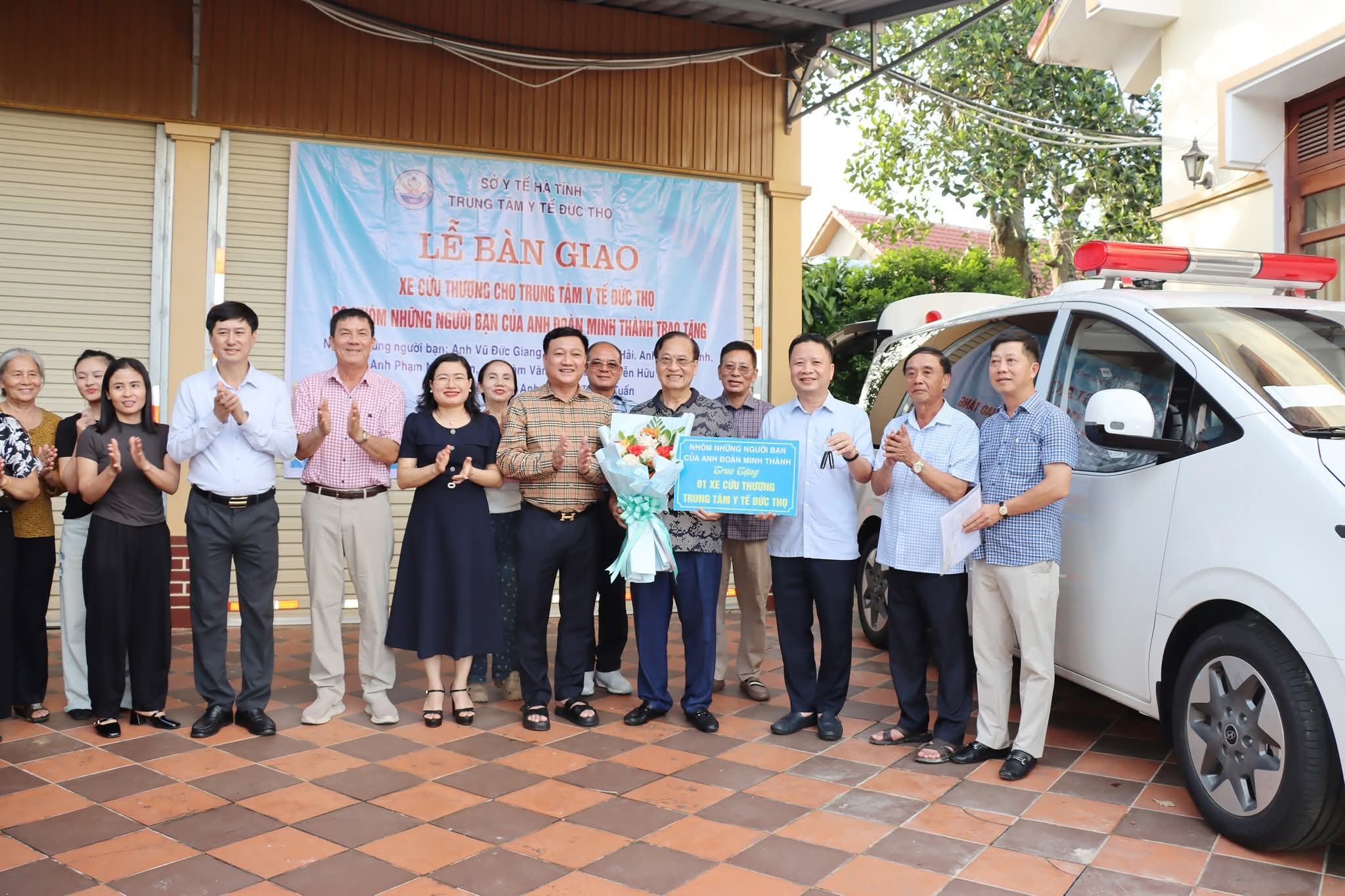 Xã Đức Thọ – Trung tâm Y tế Đức Thọ tiếp nhận xe cứu thương do Hiệp hội Doanh nghiệp các tỉnh phía Nam tài trợ