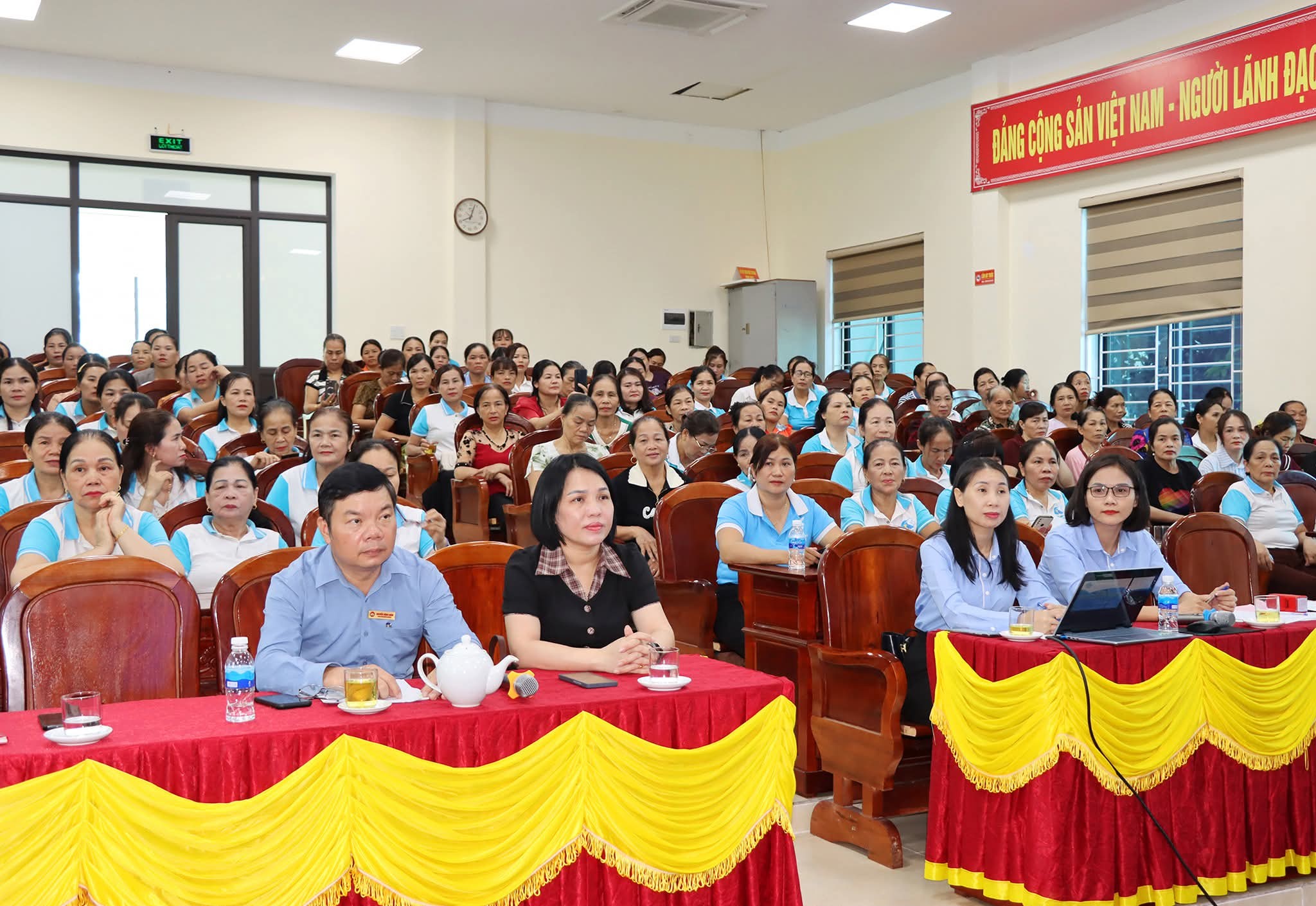 Hội LHPN xã Đức Thọ  tổ chức Tập huấn nâng cao kiến thức, kỹ năng xây dựng nếp sống văn hóa - nhà ở an toàn - gia đình không bạo lực; Biện pháp sử dụng an toàn mạng xã hội, phòng chống lừa đảo trên không gian mạng