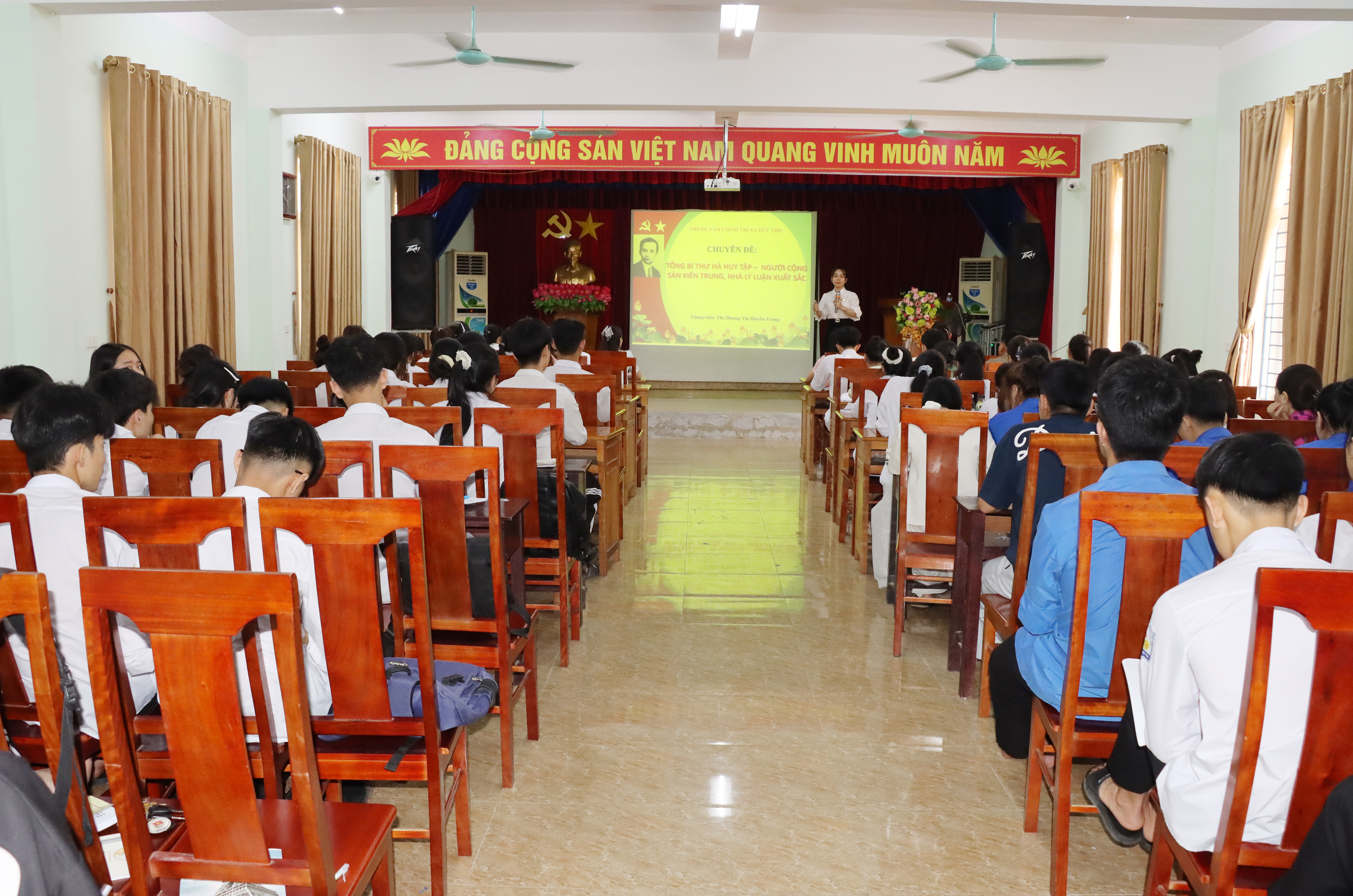 Trung tâm Chính trị xã Đức Thọ tổ chức sinh hoạt chuyên đề về tấm gương đồng chí Tổng Bí thư Hà Huy Tập