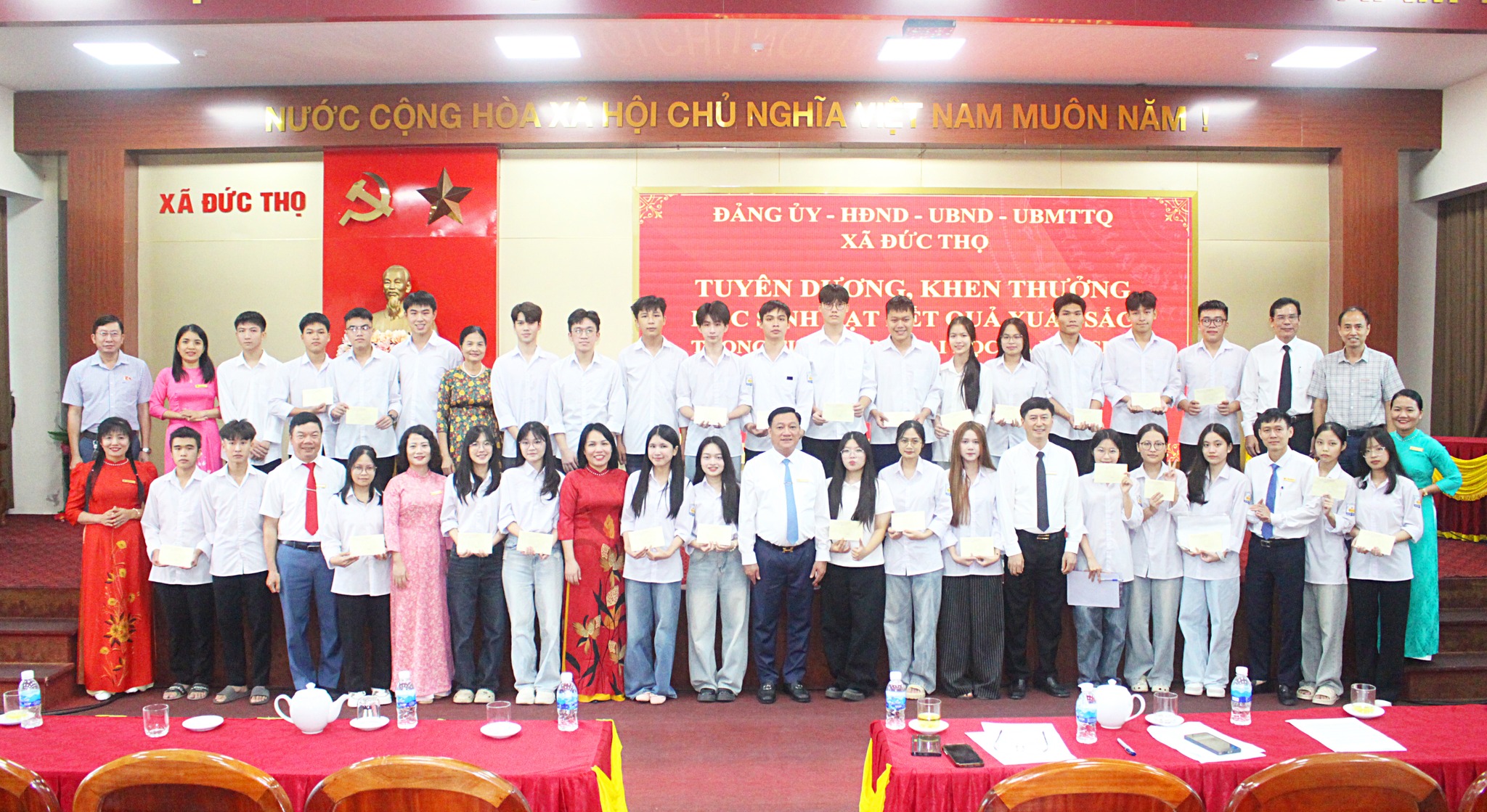 Xã Đức Thọ tuyên dương 44 học sinh trúng tuyển Đại học điểm cao