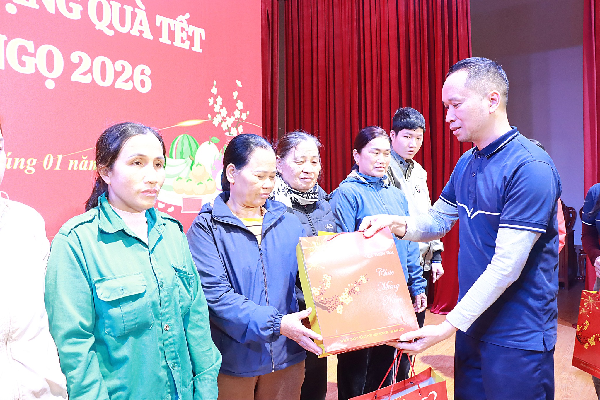 LAN TỎA "TẾT NHÂN ÁI": ẤM ÁP NGHĨA TÌNH TRONG NHỮNG SUẤT QUÀ