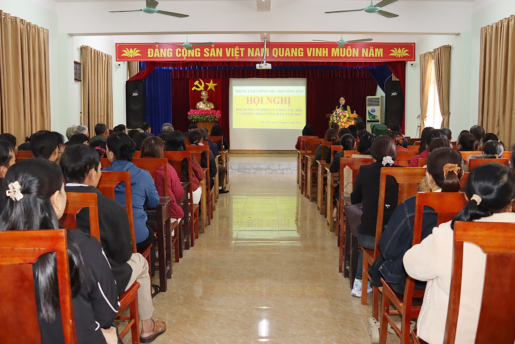 Tổ chức lớp bồi dưỡng nghiệp vụ công tác hội, phát triển kinh tế tập thể và nâng cao trình độ cho nông dân xuất sắc, nông dân sản xuất kinh doanh giỏi, giai đoạn 2025 - 2030