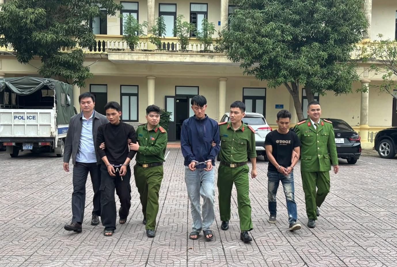 Bắt nhanh 3 đối tượng cướp giật tài sản sau 5 giờ gây án