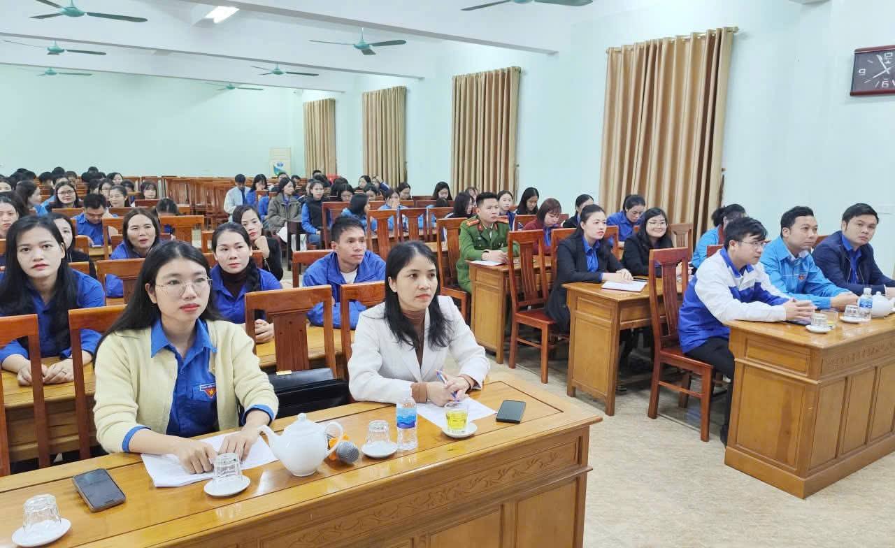 Trung tâm Chính trị xã Đức Thọ phối hợp tổ chức lớp tập huấn nghiệp vụ công tác Đoàn năm 2025