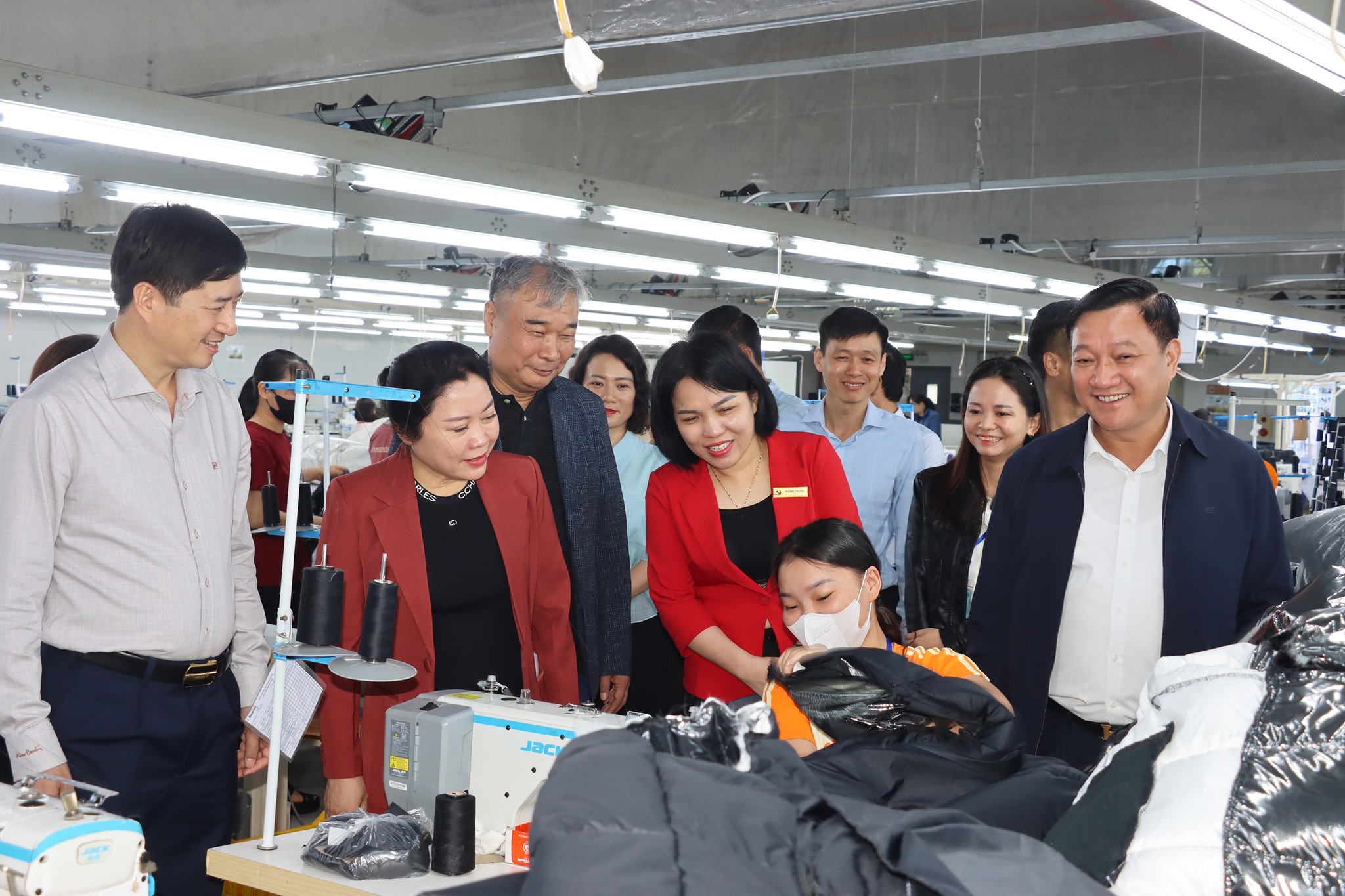 Khu công nghiệp xã Đức Thọ: Hối hả sản xuất ngay từ những ngày đầu năm mới.