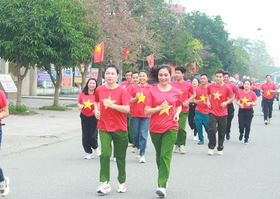 Sôi nổi ngày chạy Olympic vì sức khỏe toàn dân- vì an ninh Tổ quốc 