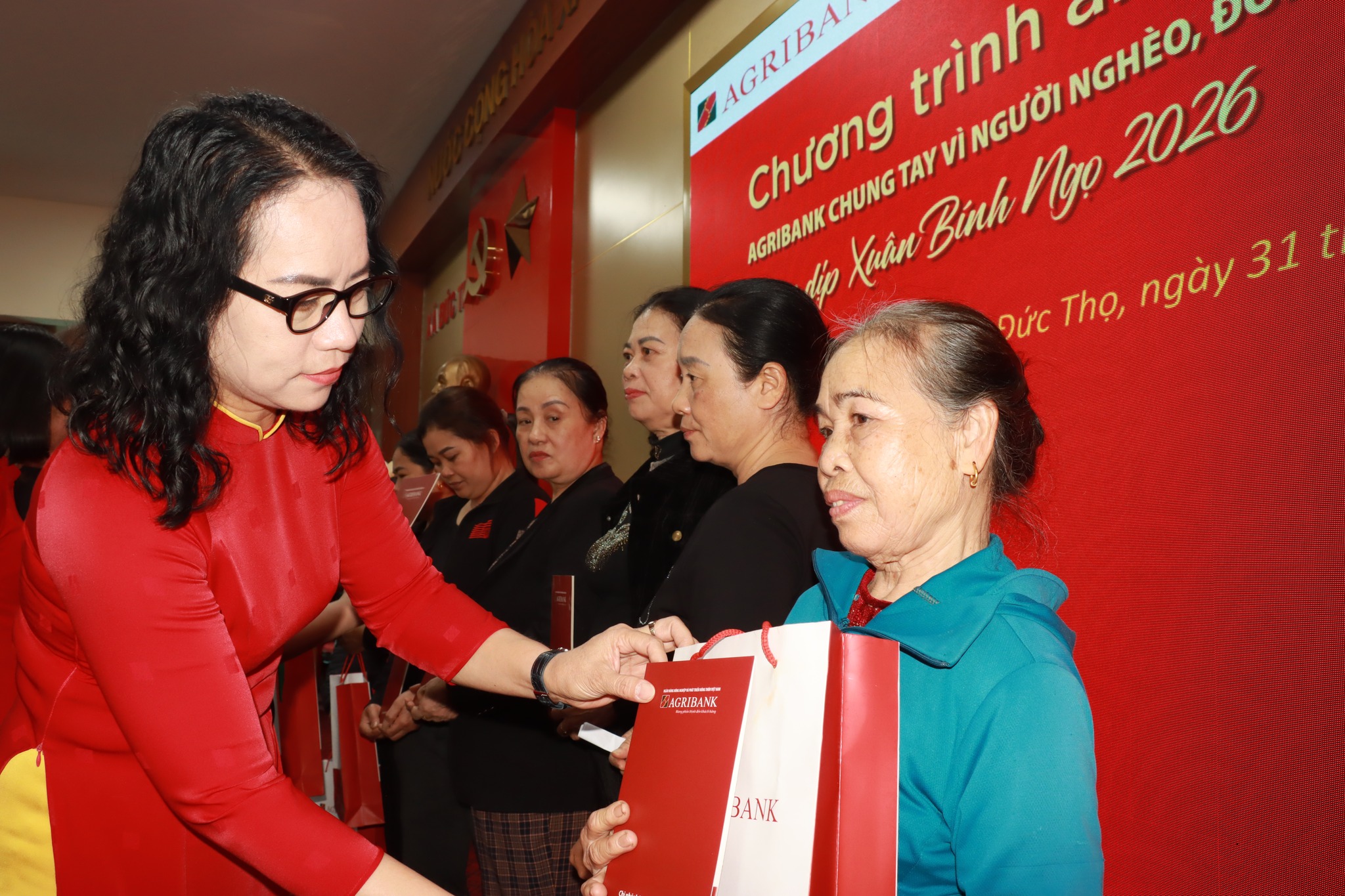 Agribank Chi nhánh Đức Thọ(Hà Tĩnh) hỗ trợ 60 triệu đồng “Chung tay vì người nghèo – Đối tượng chính sách”