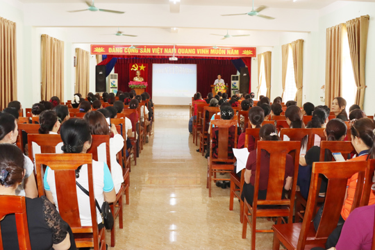  Đức Thọ: 164 cán bộ hội viên phụ nữ tập huấn tuyên truyền xử lý rác thải, xây dựng gia đình hạnh phúc. 