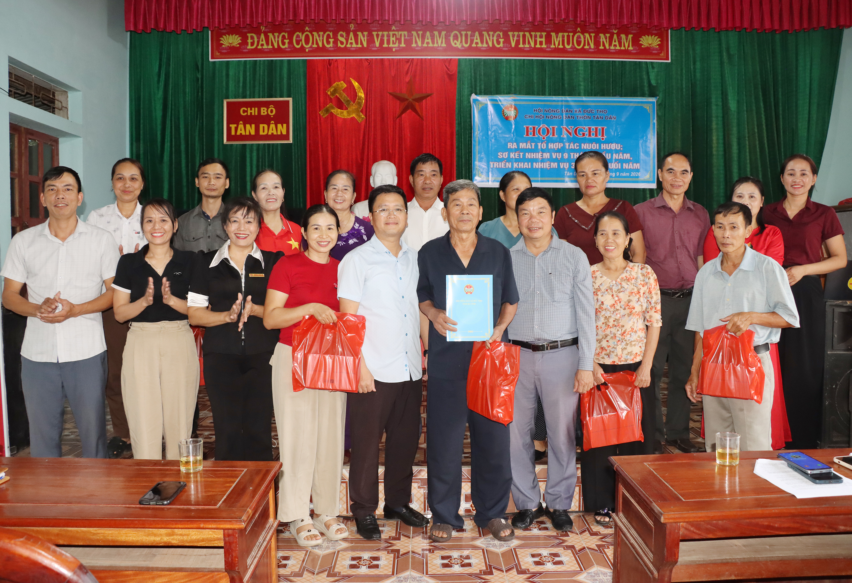 Hội Nông dân xã Đức Thọ ra mắt Tổ hợp tác chăn nuôi hươu.