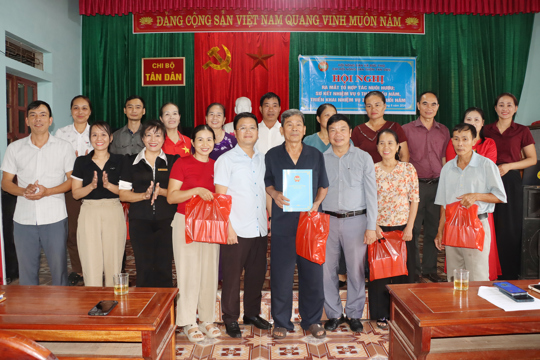 Hội Nông dân xã Đức Thọ ra mắt Tổ hợp tác chăn nuôi hươu. 