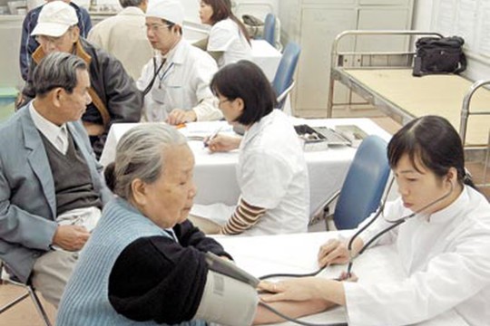 Từ năm 2026, người cao tuổi được khám sức khỏe định kỳ miễn phí ít nhất mỗi năm 1 lần 