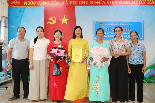 Chi hội Nông dân thôn Đức Hòa ra mắt Ban Chấp hành và tuyên truyền chính sách BHXH tự nguyện, BHYT hộ gia đình.
