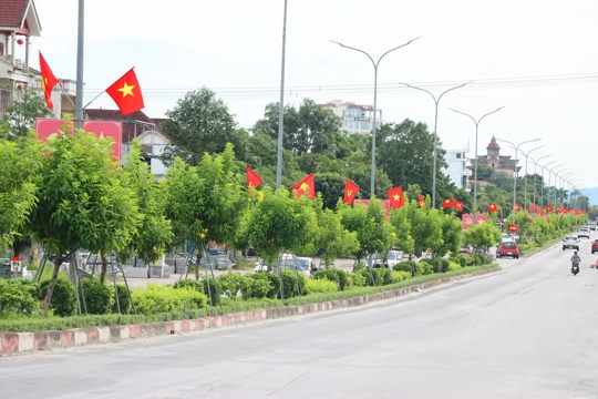 Đức Thọ rực rỡ cờ Đảng, cờ Tổ quốc chào mừng Quốc khánh 2/9