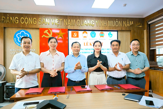 Chung sức mở rộng diện bao phủ BHXH, BHYT 