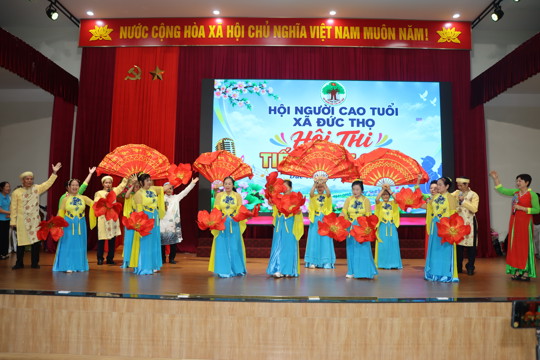 Người cao tuổi xã Đức Thọ: Sôi nổi Hội thi Tiếng hát năm 2026. 