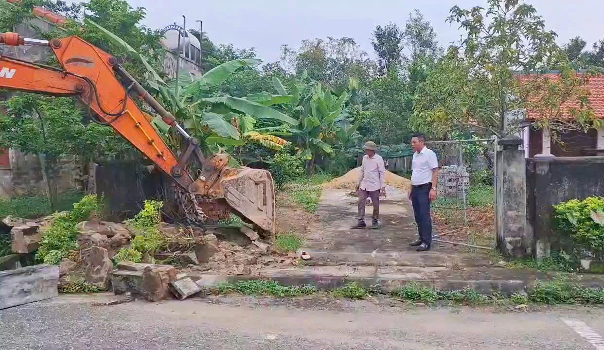 Các hộ dân hiến đất chỉnh trang tuyến đường trước Khu lưu niệm Tổng Bí thư Trần Phú
