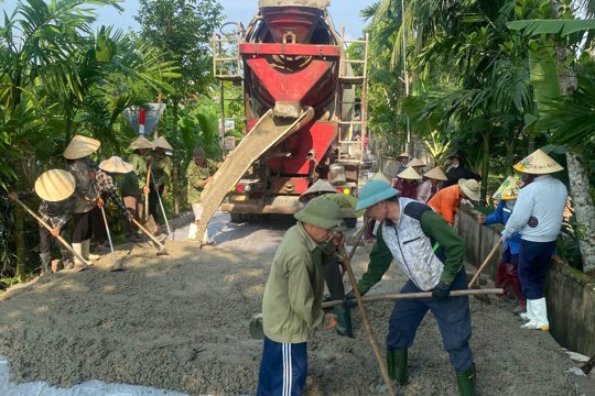 Thôn Đức Lạc xã hội hóa 125 triệu đồng nâng cấp đường giao thông