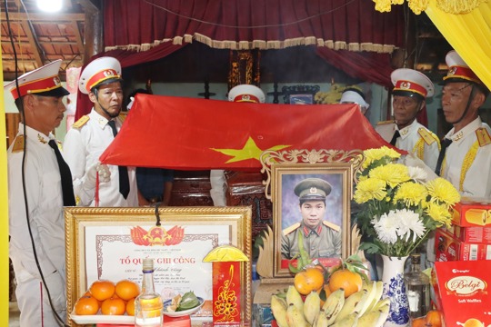 Xã Đức Thọ: Long trọng tổ chức lễ an táng hài cốt liệt sĩ Bùi Thành Công.