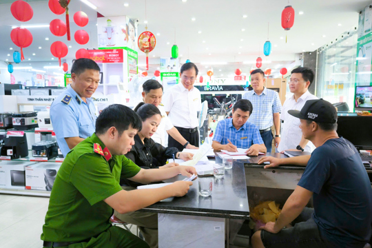 Đức Thọ tăng cường kiểm tra, xử lý buôn lậu, gian lận thương mại và hàng giả 