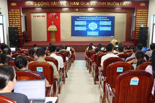 Xã Đức Thọ: Tham dự tập huấn triển khai 4 thủ tục hành chính của Đảng trên môi trường điện tử.