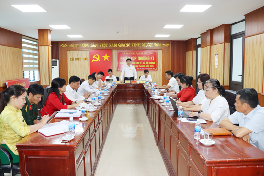 UBND xã Đức Thọ tổ chức họp phiên thường kỳ .