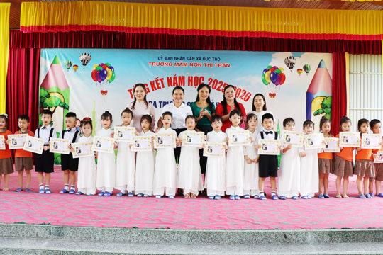 Trường Mầm non Thị trấn, xã Đức Thọ tổng kết năm học 2025-2026 – Làm lễ ra trường cho trẻ 5 tuổi.