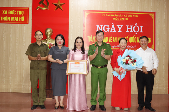 Thôn Mai Hồ xã Đức Thọ sôi nổi “Ngày hội toàn dân bảo vệ an ninh Tổ quốc” điểm năm 2026.