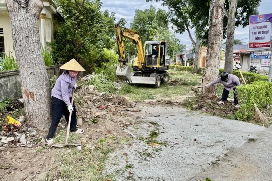 Thôn Mai Hồ (xã Đức Thọ) huy động sức dân củng cố tiêu chí môi trường. 