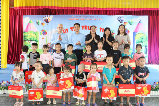 Mầm non Đức Thọ: Sôi động Trung thu đầu tiên sau sắp xếp lại trường học