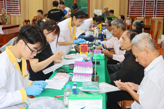 Xã Đức Thọ triển khai thu nhận 583 mẫu ADN của thân nhân liệt sĩ chưa xác định danh tính.