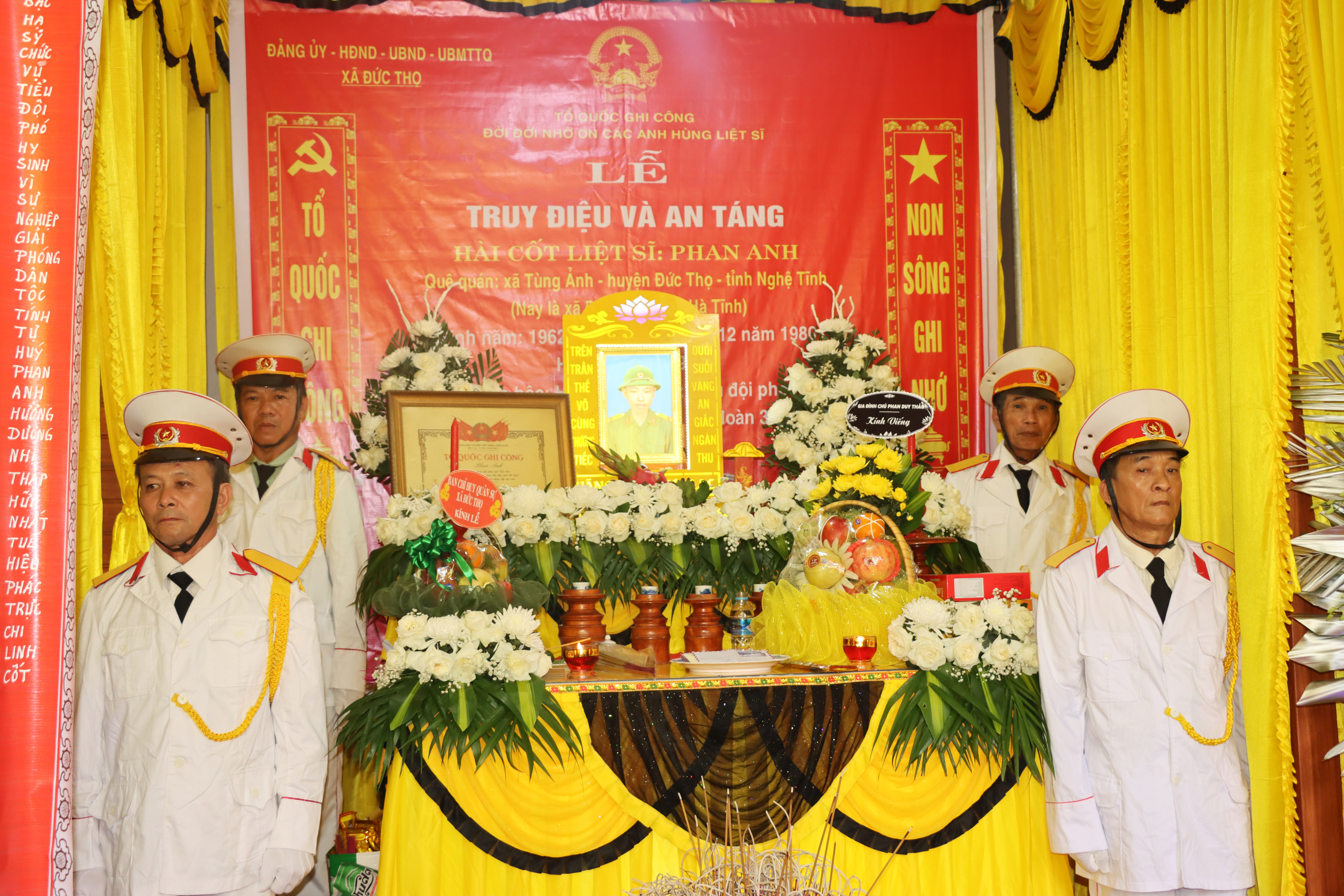 Xã Đức Thọ tổ chức lễ truy điệu và an táng hài cốt liệt sĩ Phan Anh về an nghỉ tại quê hương.