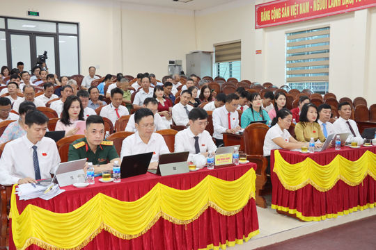 Kỳ họp thứ 2 HĐND xã Đức Thọ khóa II thông qua 7 nghị quyết kỳ họp. 