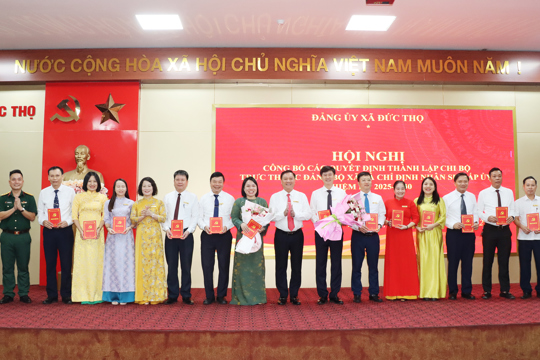 Đảng ủy xã Đức Thọ công bố các quyết định sắp xếp, kiện toàn tổ chức Đảng theo Quy định 208-QĐ/TW