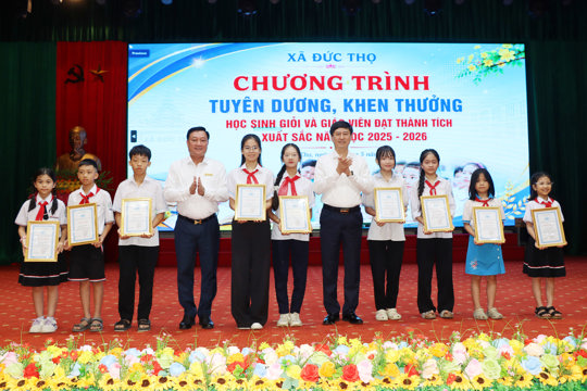 Xã Đức Thọ: Tuyên dương, khen thưởng 872 học sinh, giáo viên đạt thành tích cao trong năm học 2025-2026.