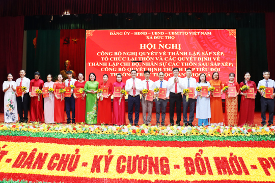 Xã Đức Thọ công bố nghị quyết thành lập 16 thôn mới sau sắp xếp.