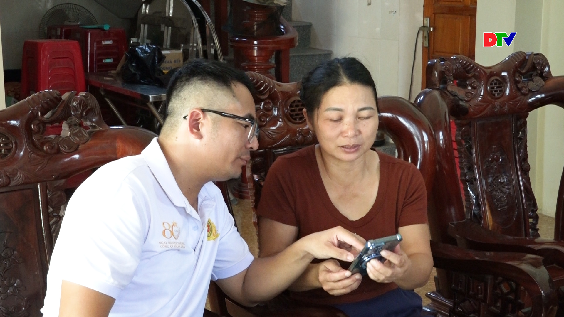 Đức Thọ: Cấp ủy thôn đẩy mạnh ứng dụng nền tảng số trong tuyên truyền, vận động nhân dân thực hiện nhiệm vụ
