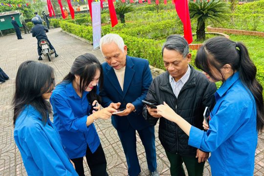 Triển khai phong trào “Bình dân học vụ số” gắn với “Học tập số” trên các nền tảng số trên địa bàn xã Đức Thọ