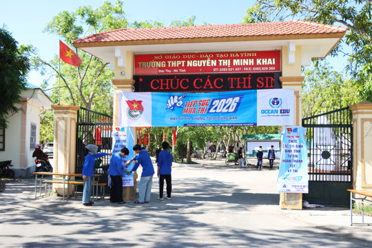 Xã Đức Thọ: Lãnh đạo xã thăm, đông viên hội đồng coi thi tuyển sinh vào lớp 10 THPT năm học 2026-2027.