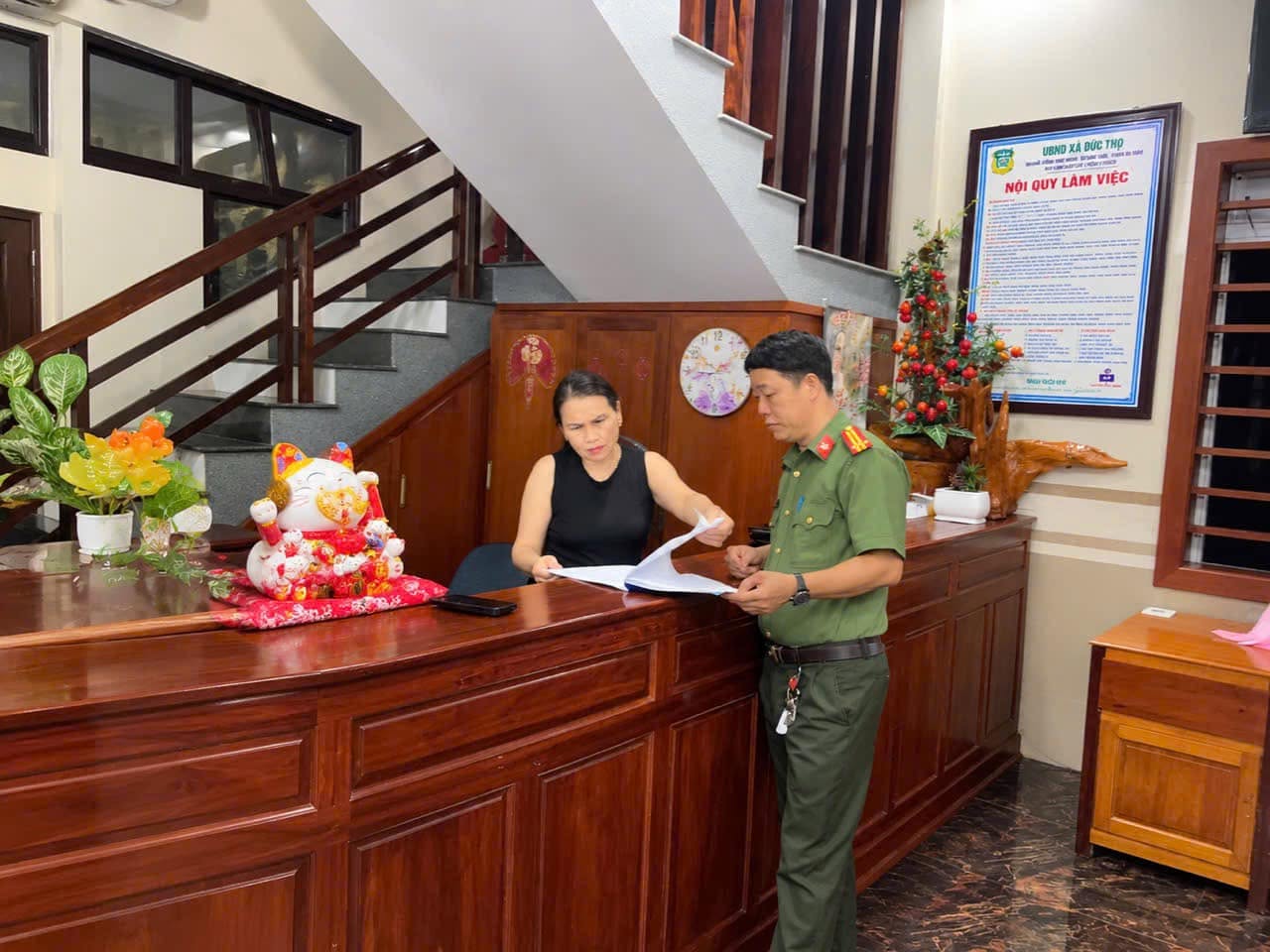 Công an xã Đức Thọ đồng loạt kiểm tra các cơ sở kinh doanh lưu trú, nhà trọ và nhà ở cho thuê.
