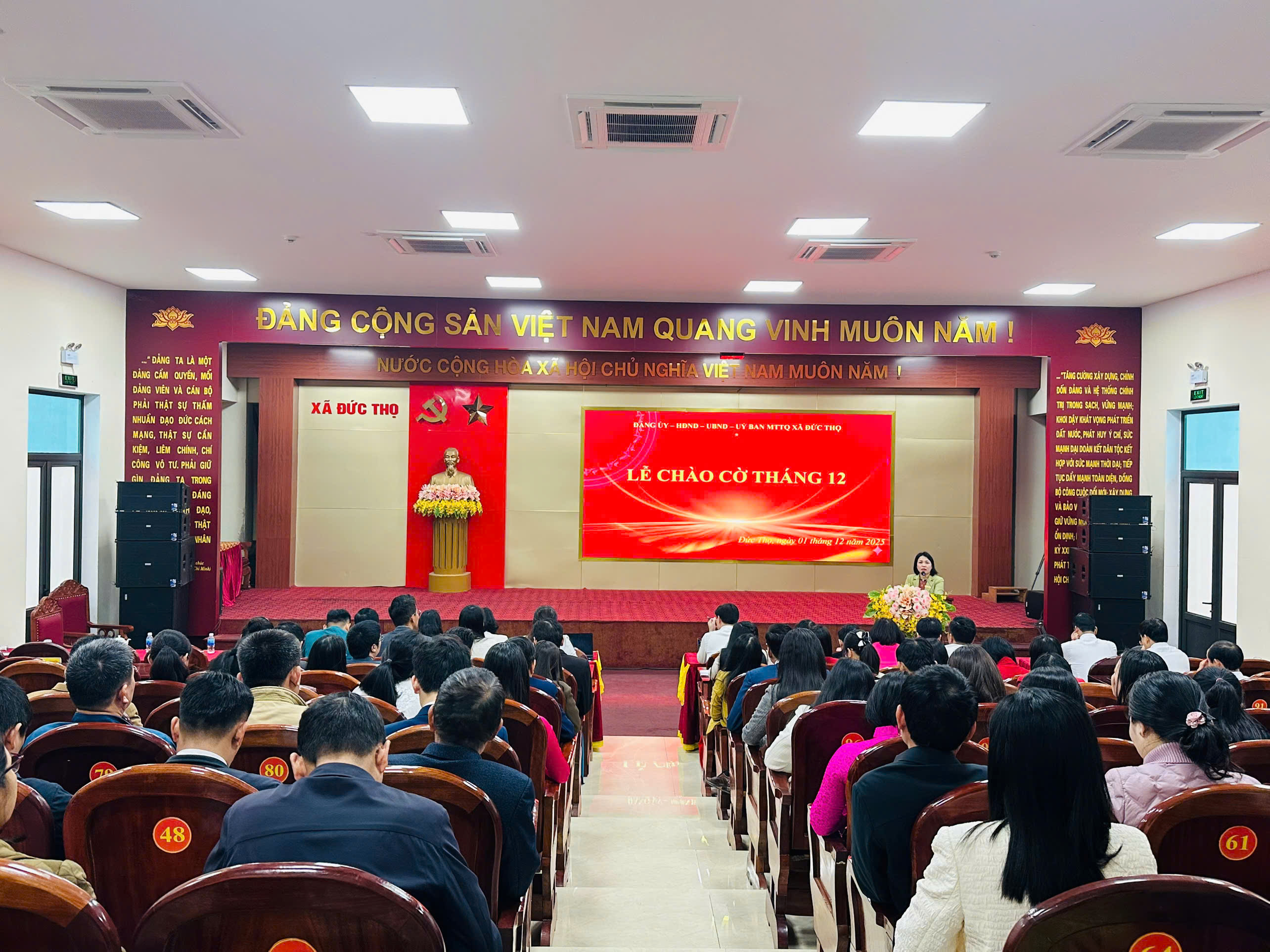 Đảng ủy – HĐND – UBND – UBMTTQ Việt Nam xã Đức Thọ trang trọng tổ chức Lễ chào cờ tháng 12/2025