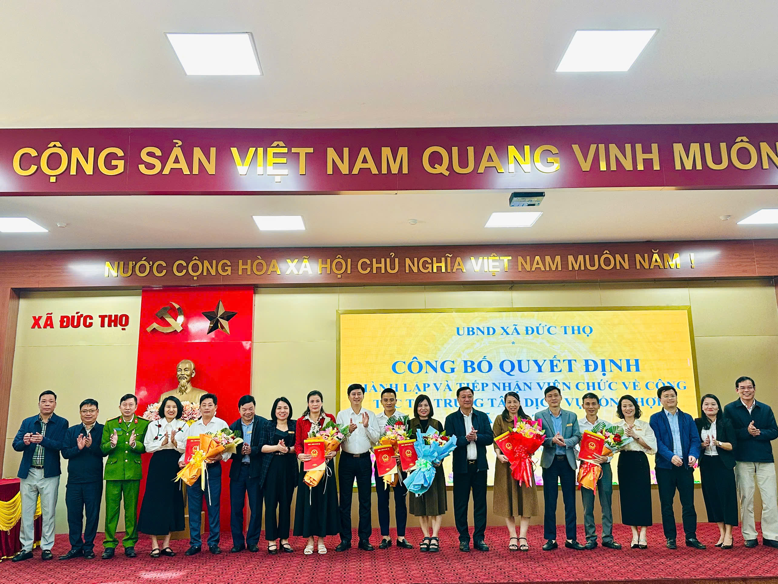 Xã Đức Thọ tổ chức Lễ công bố thành lập Trung tâm Dịch vụ tổng hợp xã 